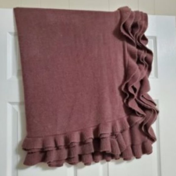 Its Fall, y'all!! Sweater weather is here. Shop now. - Picture 8 of 16